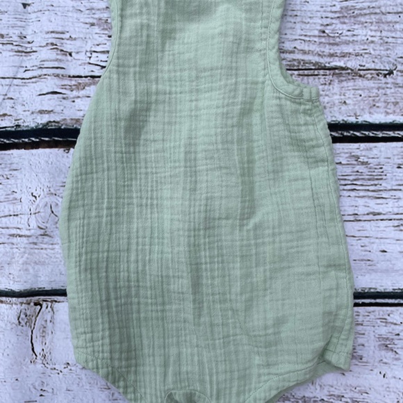 Sleeveless Henley one piece romper bundle lot size 6-12 months - Picture 7 of 9